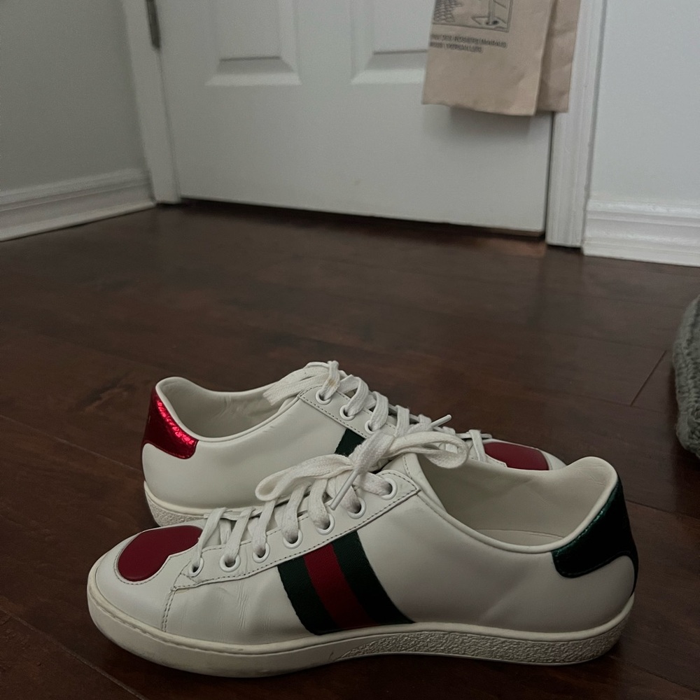Gucci Ace Sneakers with Embroidered Hearts - Picture 6 of 9